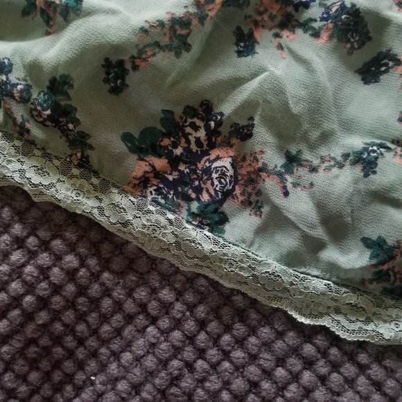 🛍Cute Sheer Floral Lace Mint Crop Top Medium Fit - Picture 4 of 5